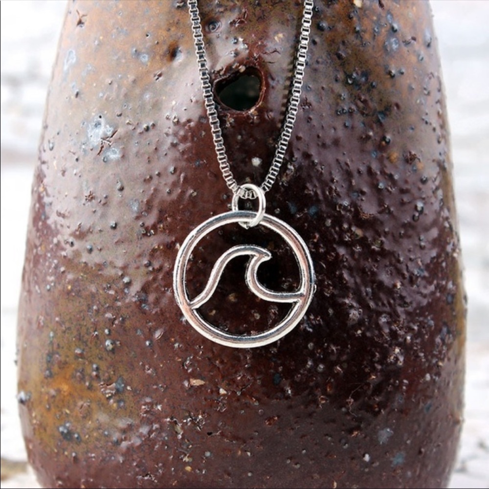 ♦️3/$20 | Silver Wave Ocean Necklace - Picture 2 of 3